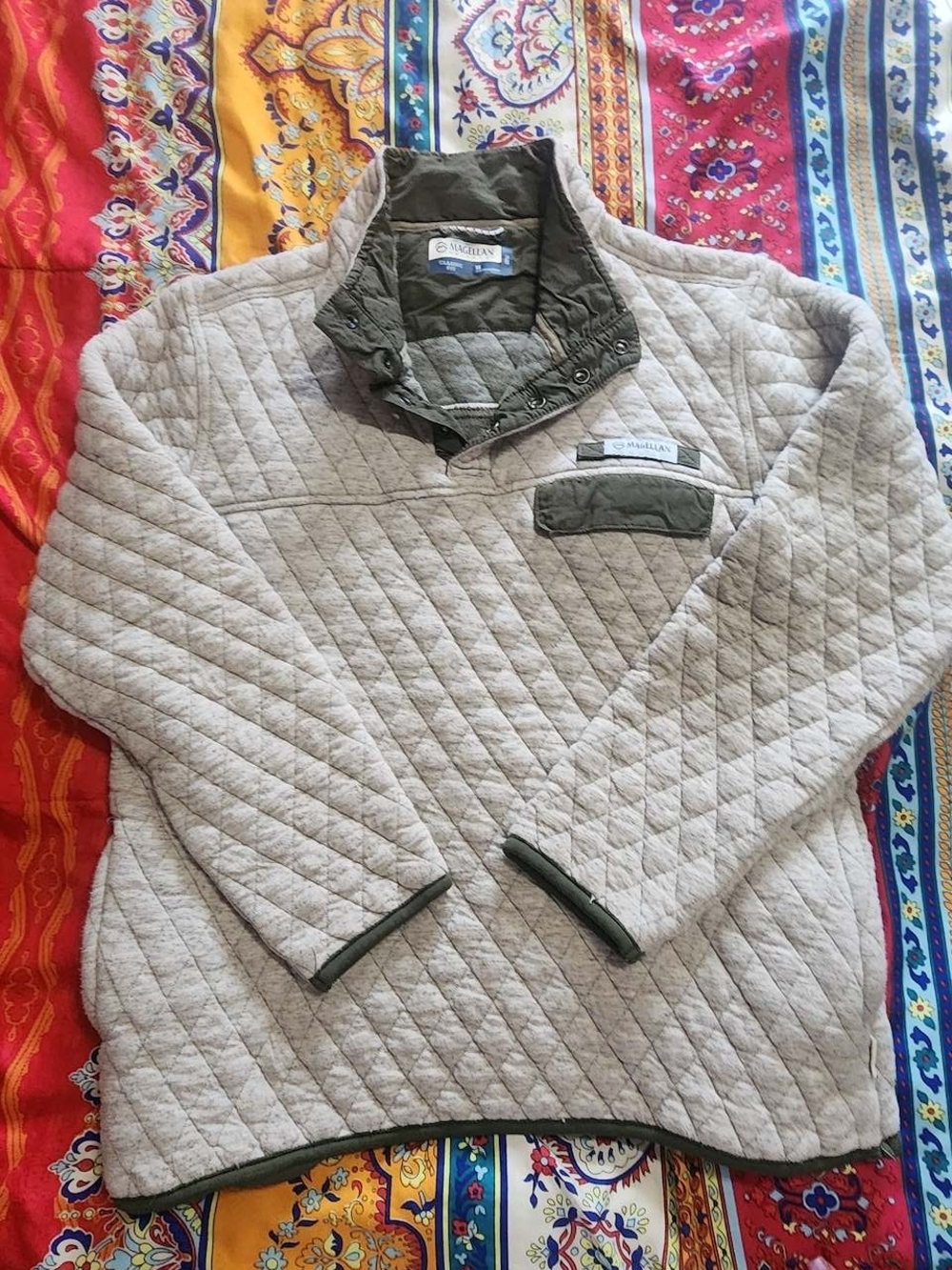Magellan Outdoors Quilted Pullover Jacket in Beige with Olive Trim Size Med